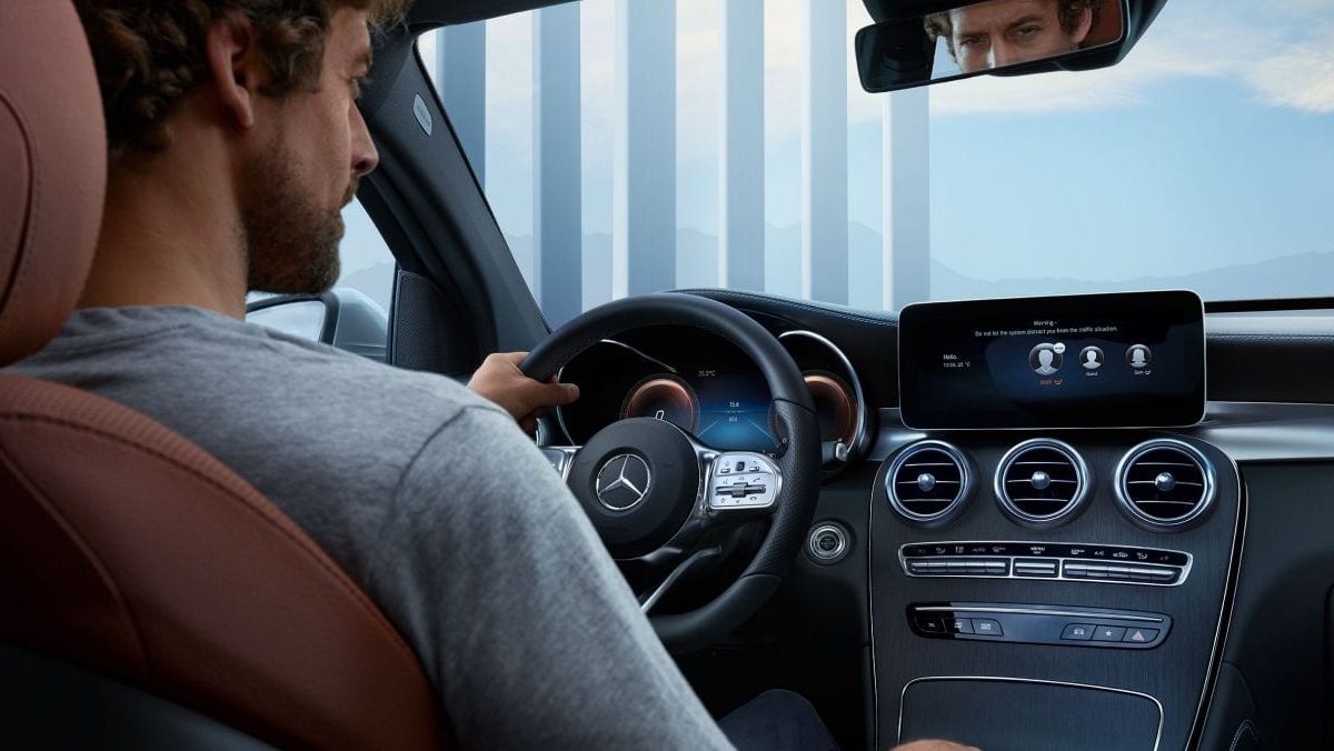 Mercedes расширил функционал системы MBUX